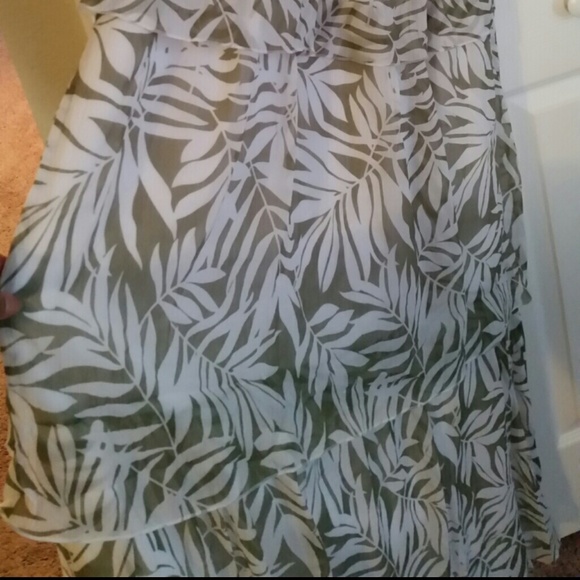 Romeo and Juliet Couture Maxi Dress - Picture 4 of 4