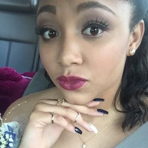 Meet your Posher, Deedee