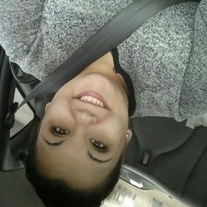 Meet your Posher, Abigail