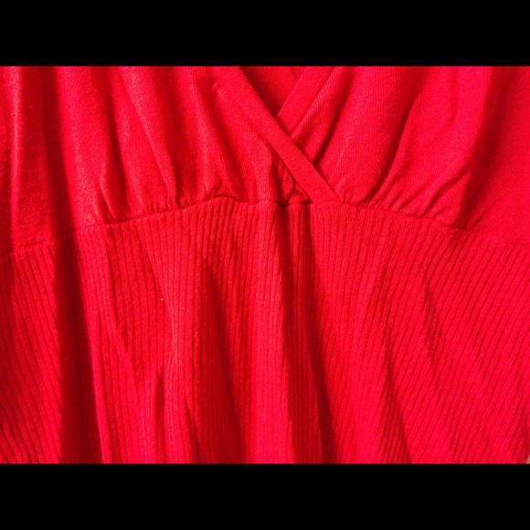 Red V-neck - Picture 2 of 2