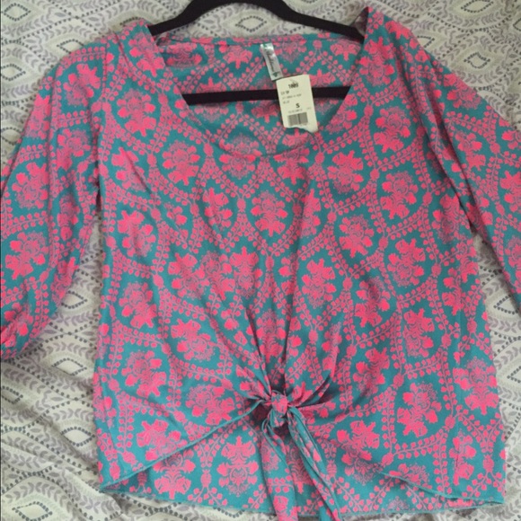 Paisley top, still has tags/never worn