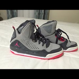 Girls flight Jordan's