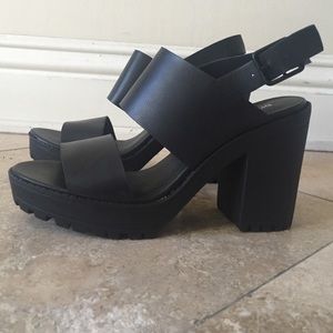 H & M Black Platform Sandals 💀