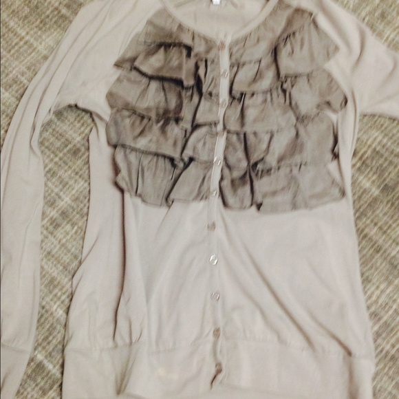 Barely worn comfy sweater/ sweatshirt .