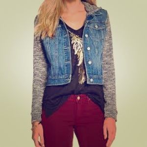 🌟Jeans jacket with removable hoodie. 🌟