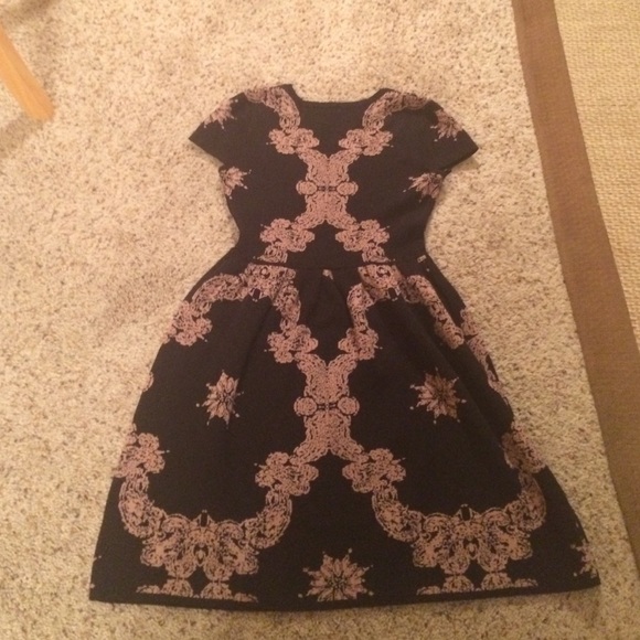 Dress - Picture 4 of 4