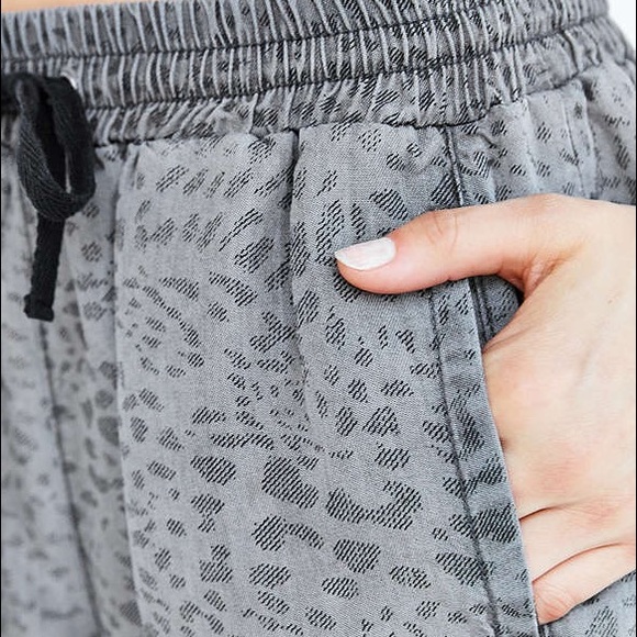 Urban Outfitters Shorts - Picture 2 of 4