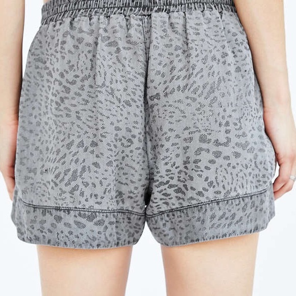 Urban Outfitters Shorts - Picture 4 of 4