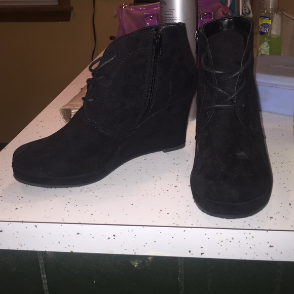 Black wedges. Great condition! - Picture 1 of 1