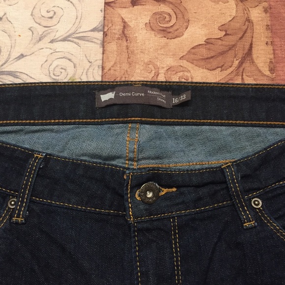 Levis Jean- Demi Curve size 16