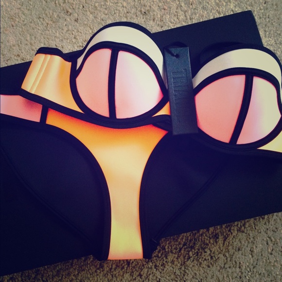 🔴amazing swimwear that is super comfortable 👙💄