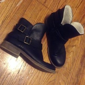 Sherpa lined boots