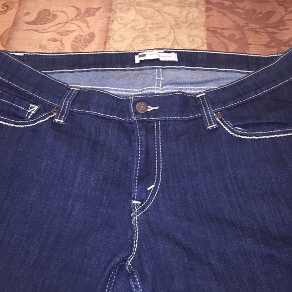 Women Levi's jeans NWOT FIRM PRICE
