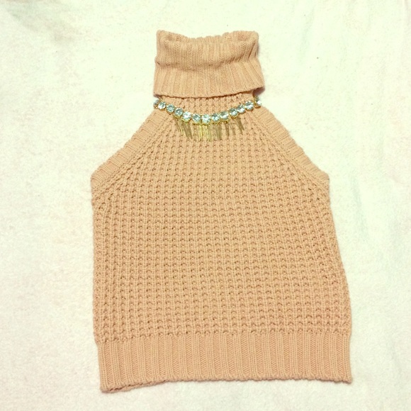 Sleeveless Turtleneck Top.