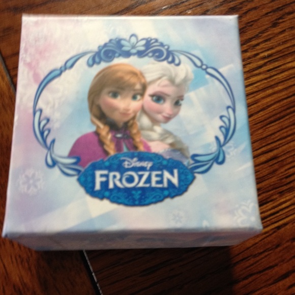 Frozen "Olaff" necklace. - Picture 2 of 2