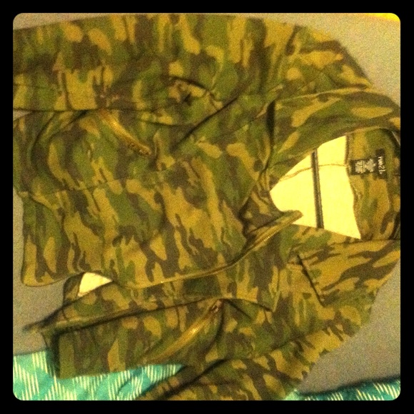 Zip up jacket; camo