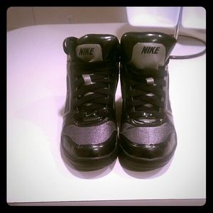 Black nikes