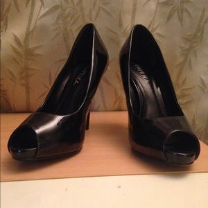 Peep toe black heels