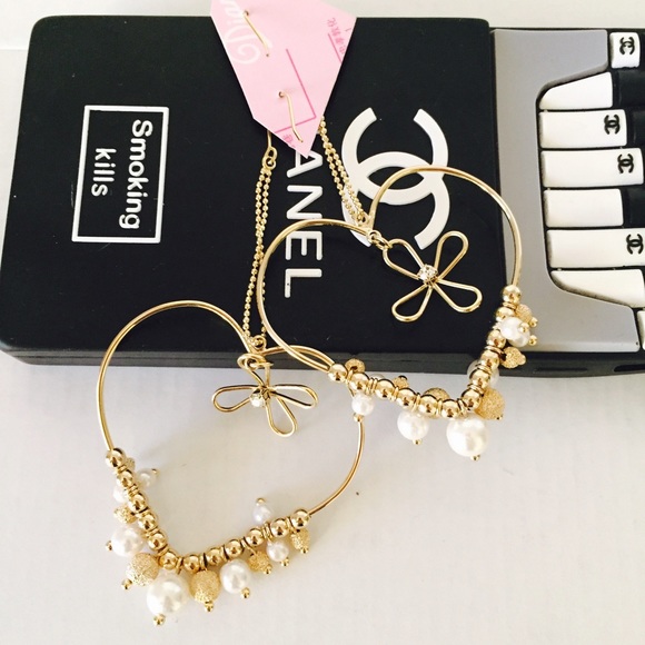 Heart shaped pearly earrings