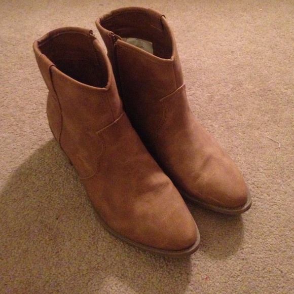 American Eagle booties size 8