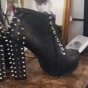 Spike black bootied