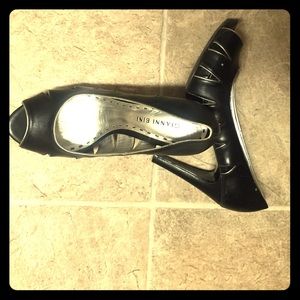 Size 7 Gianni Bini peep toe heel