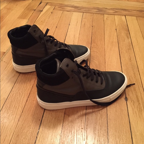 Vince Newman high-top sneaker LIKE NEW
