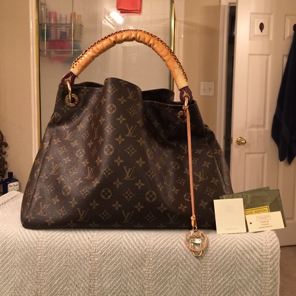 Louis Vuitton MM Artsy style purse