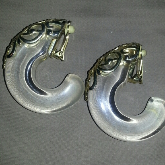 Acrylic and goldtone clip on earrings