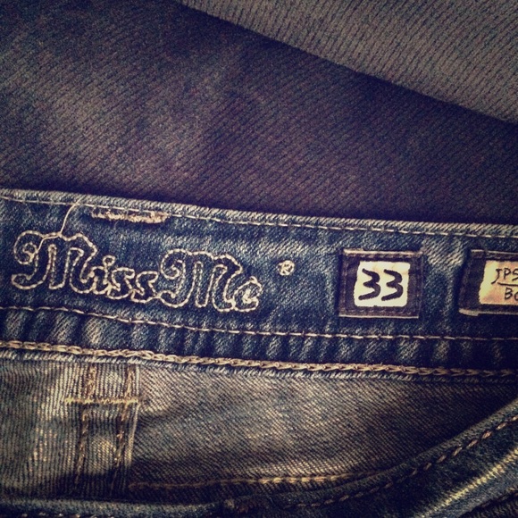 size 33 boot cut miss me's **HOLDING UNTIL 11/2!!