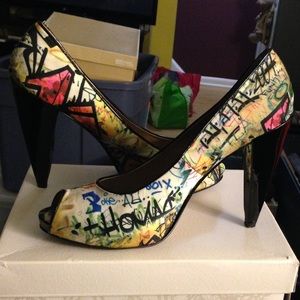 🎉Gorgeous Rachel Roy Graffiti Peep Toe Heels