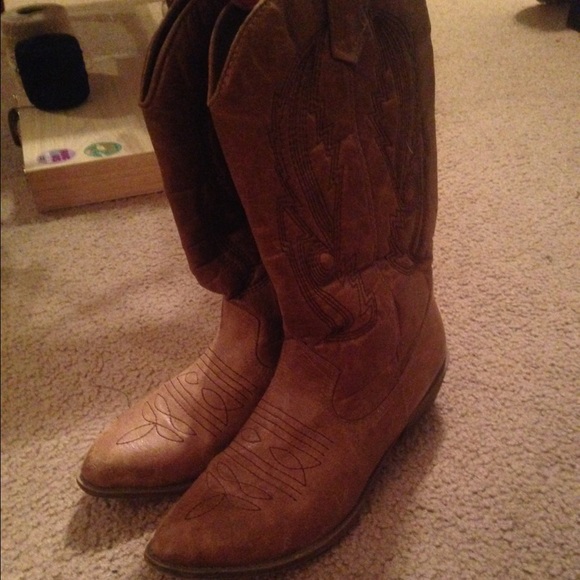 Coconuts Size 8 Cowboy Boots