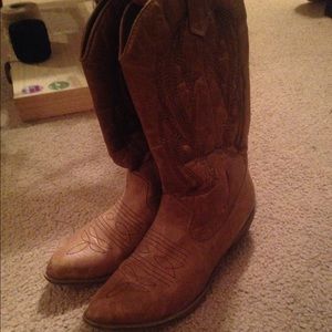 Coconuts Size 8 Cowboy Boots