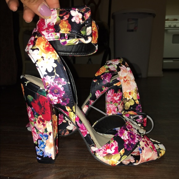 NWT Statement heels
