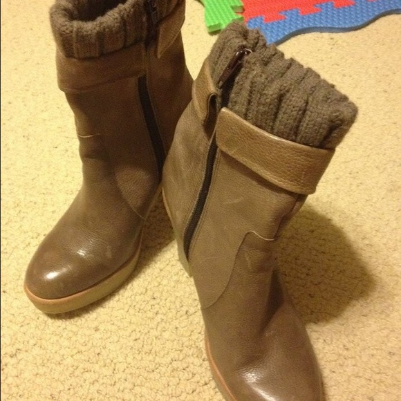 Taupe leather ankle boots