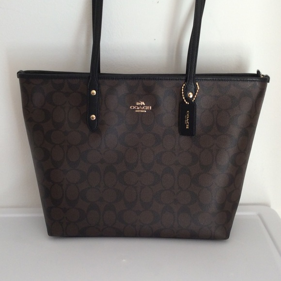 Coach Handbags - NWT🔶COACH Signature City Zip Tote