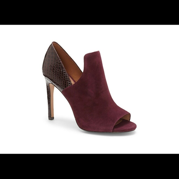 🚫 SOLD! 🚫 Leather Reptile Print Shooties - Picture 2 of 4