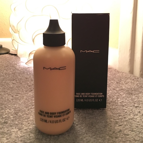 MAC Face and Body Foundation - C1