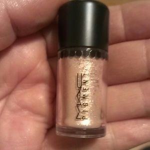 Mac whisper pink pigment