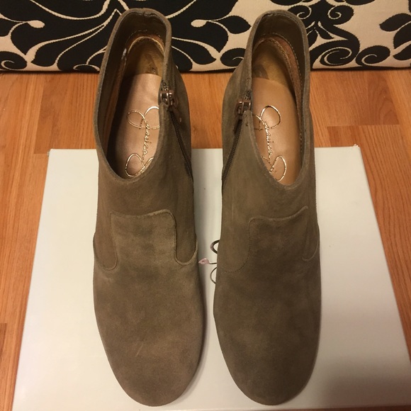 Jessica Simpson Wedge Bootie. - Picture 3 of 4