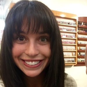 Meet your Posher, Laura