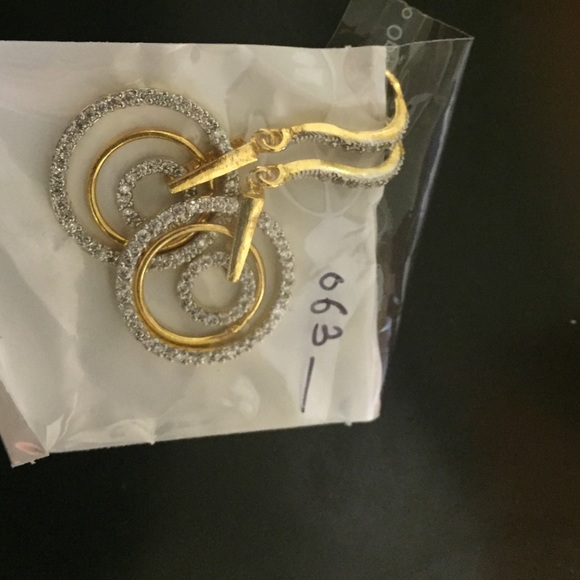 Jewelry - Picture 1 of 3