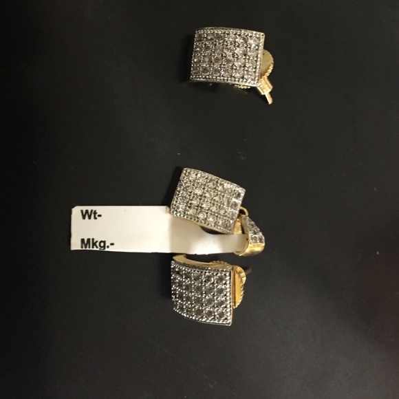 Jewelry - Picture 2 of 3