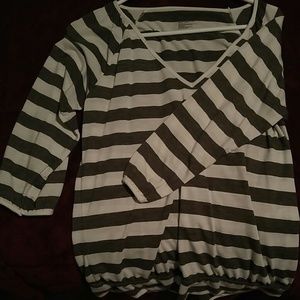 Gap medium 3/4 length shirt