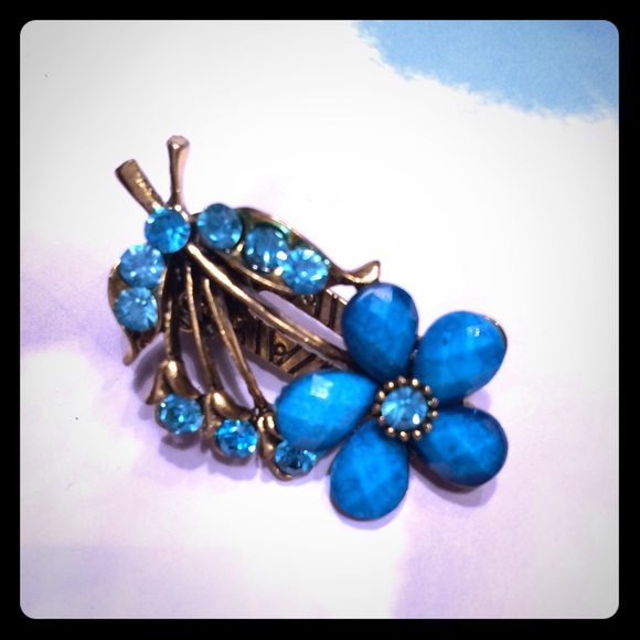 Crystal rhinestone flower hair clip