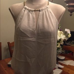 👄NWOT Sleeveless winter white blouse w/gold 👄