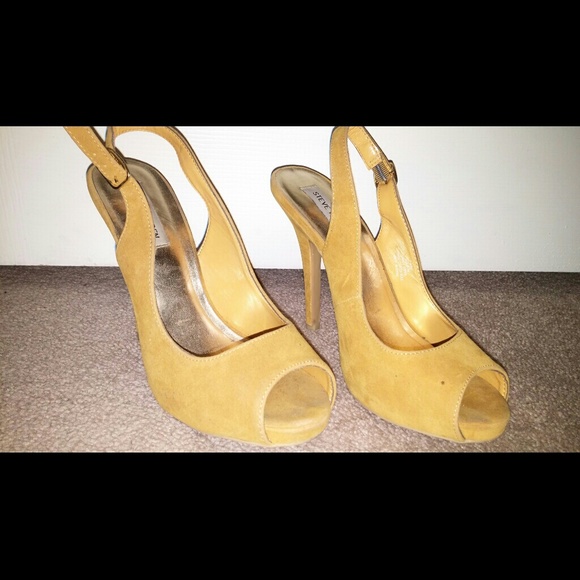 Opened toed pumps