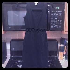Black Cut-out middle dress