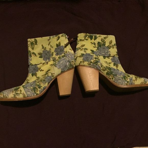 [SALE OR TRADE] Rag and Bone Floral Booties 9.5 - Picture 2 of 4