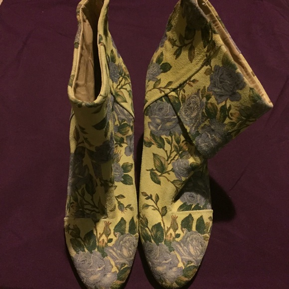 [SALE OR TRADE] Rag and Bone Floral Booties 9.5 - Picture 4 of 4
